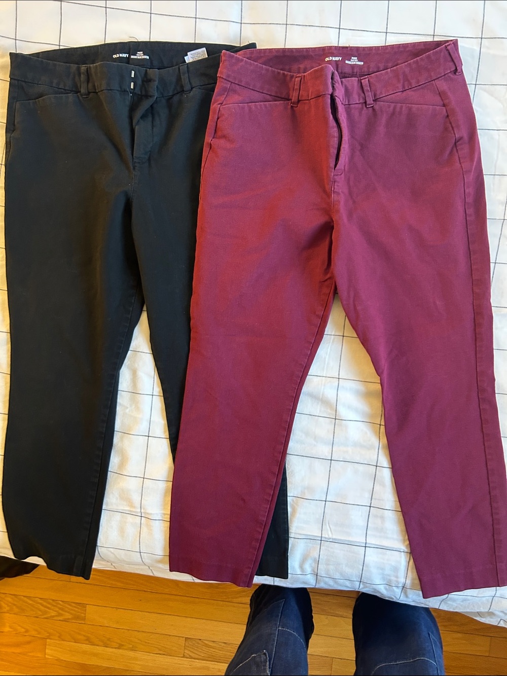 Old Navy women’s high rise pixie pants- Black & Burgundy